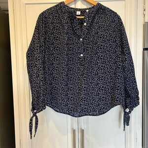 Old Navy micro-corduroy floral blouse w/ 3/4 button down & cute tie sleeves. XS